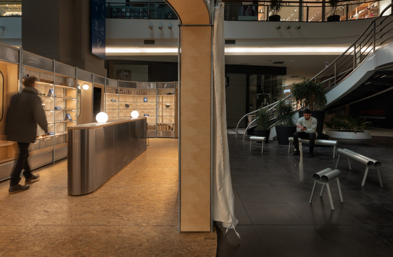 Interior-Exterior of the Pop Up - Juan Andres Nin