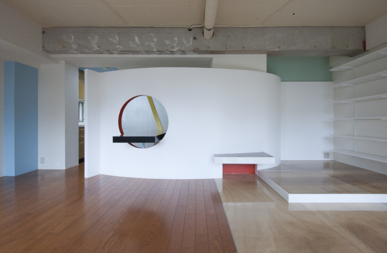 There is a curved surface on top of the existing floor. - Yuki Konko
