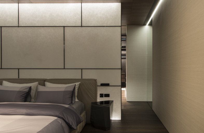 master's bedroom - Chains Interior