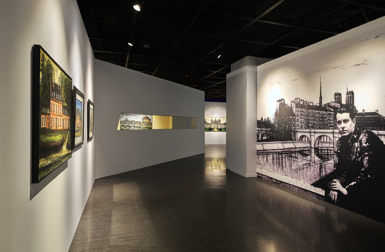 The installation is designed with openings that allow viewers to compare the various artistic styles. - Munch studio