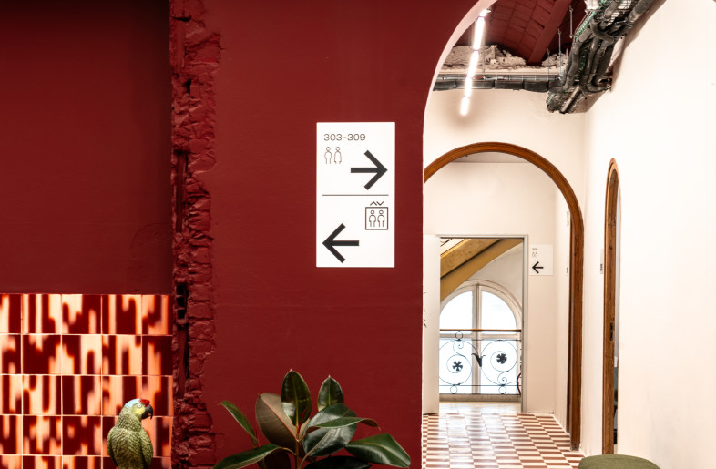 El Departamento curated a rich selection of materials and finishes that pay homage to the original details of the Casa Degli Italiani - Miguel Fernández-Galiano