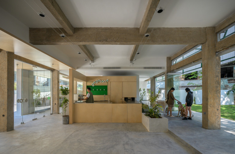 The street-facing facade of the box is designed to function as a reception area, creating an open and inclusive community atmosphere. - @Chao Zhang