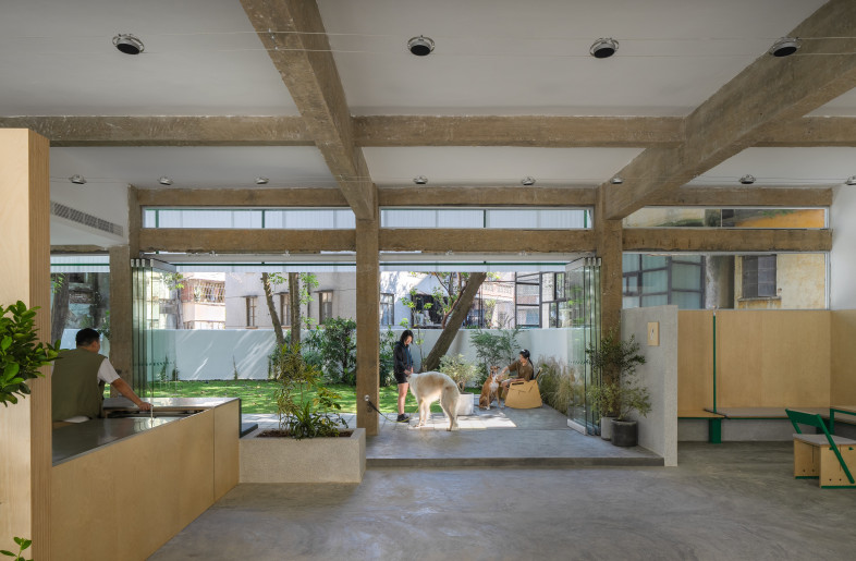 The street-facing facade of the box is designed to function as a reception area, creating an open and inclusive community atmosphere. - @Chao Zhang