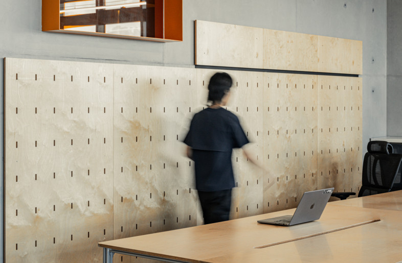 Office area and movable wall displays - Meatmountain