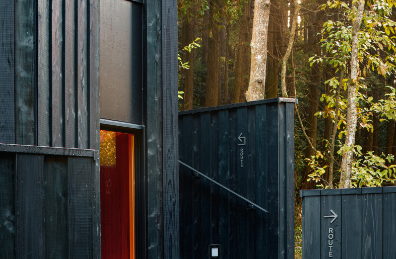 One-way flow line around the sauna room. - Akinobu KAWABE