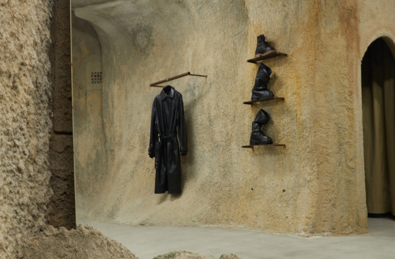 Stucco interior with custom racks and shelvings - Photography courtesy of 424