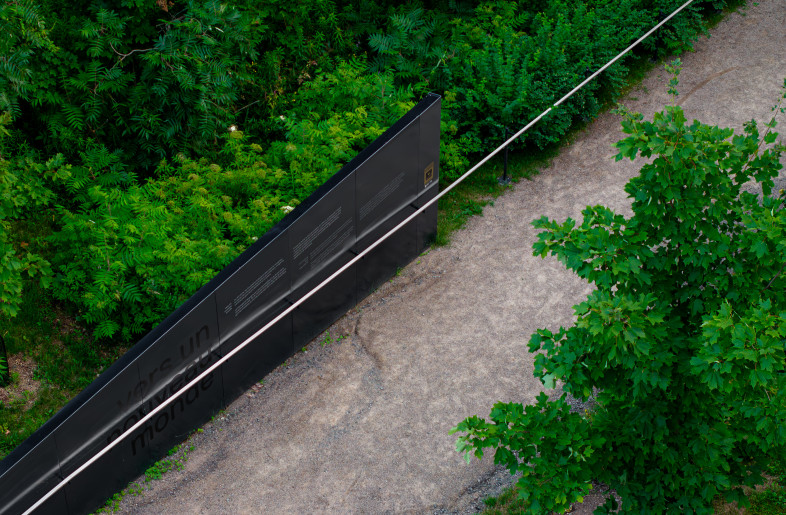 The interpretive walkway reveals the Indigenous presence on the site prior to the arrival of French settlers. The junction between the walkway and the bridge serves as a meeting point between cultures, eras, and landscapes. - Loïc Lefebvre