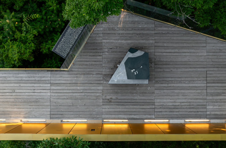 Curated content, images, models, and facsimiles are strategically placed along the walkway and bridge, guiding visitors through an engaging journey that unveils the site's history and essence. - Loïc Lefebvre