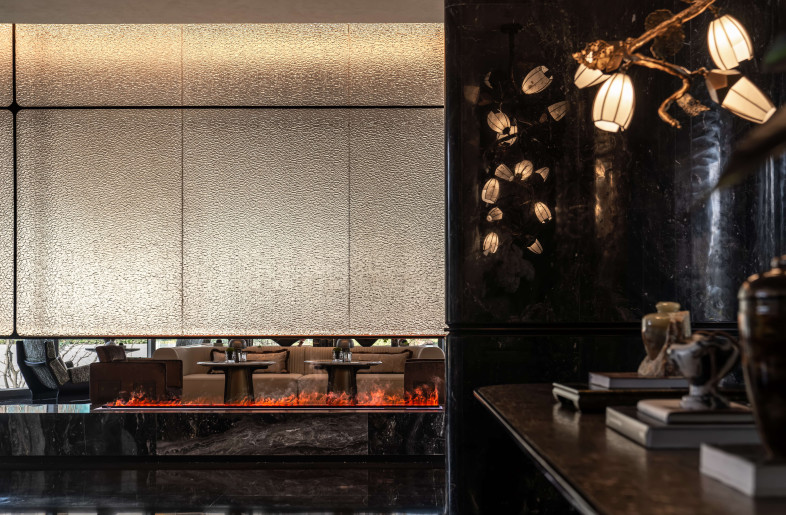 Ular bir qizni boglashadi