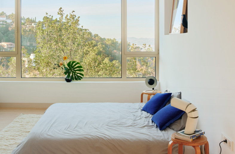 Three bedrooms converge around the interior-facing upper terraces. - José Hevia