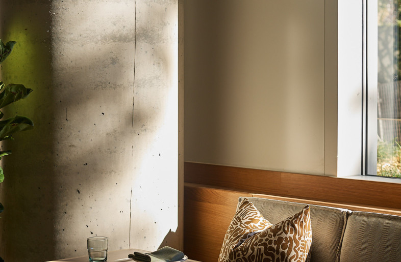 Intimate dining nook, concrete column and natural light - Alec Bruce-Mason