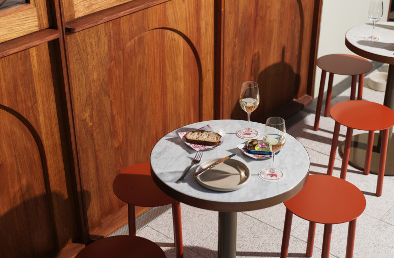 Café/wine bar – outdoor dining - Steven Woodburn