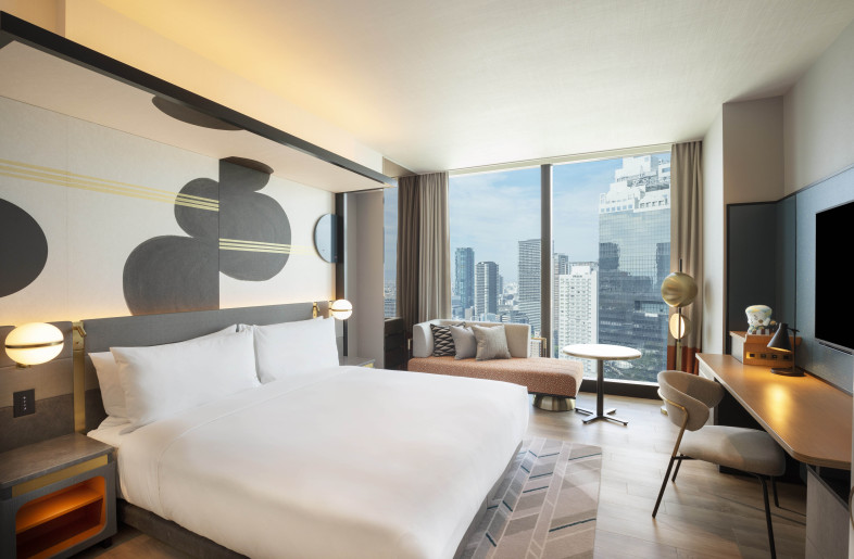 Guestroom_Premium View King Room - Hilton
