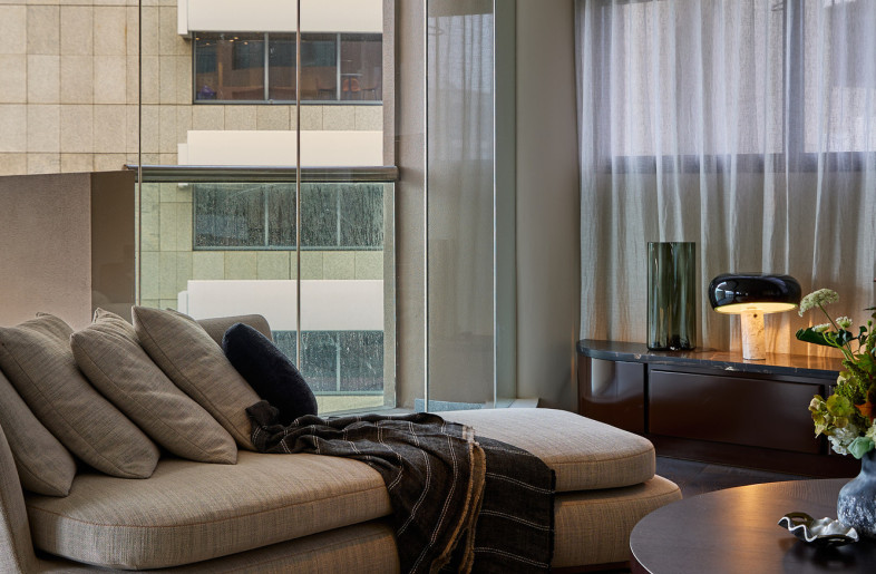 Living room - curved Harry Seidler window - Alec Bruce-Mason