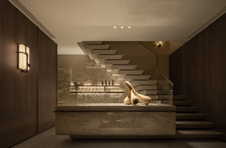 Through functional zoning and traffic flow planning, each floor's space utilization is maximized. Replanning stair and elevator positions reduces their footprint and enhances traffic flow. - Multi-purpose lounge