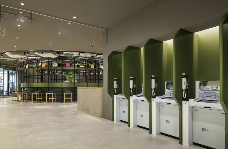 Beyond the circular area, we placed an ATM area to subtly invite use by those stopping by the café. To create a seamless and approachable atmosphere, we carefully adjusted lighting and color. Through these details, we were able to transform the traditional image of a bank into something that reflects its future potential. - Nacása & Partners Inc.