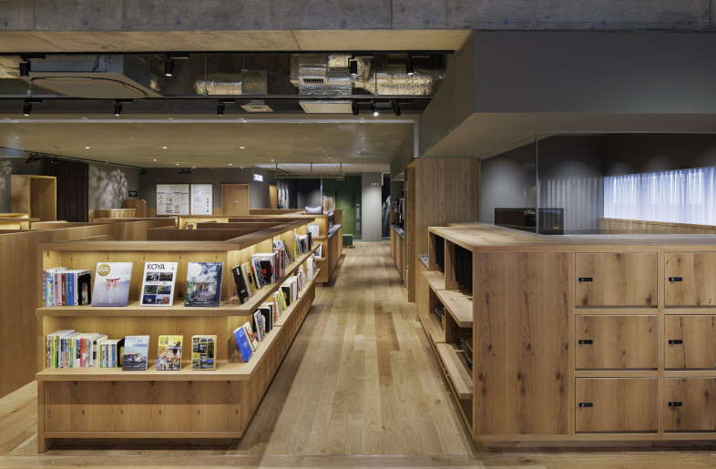 The height of the partitions surrounding each seat was unified at 1350mm, creating a clear horizontal division at the seated eye level. This approach fostered both a sense of comfort and a cohesive spatial identity throughout the environment. - Nacása & Partners Inc.