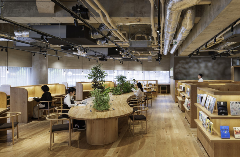 We designed the circulation paths and seating in alignment with the building’s structural framework. By incorporating organic forms without disrupting the flow of the skeleton, we introduced a variety to the space. - Nacása & Partners Inc.