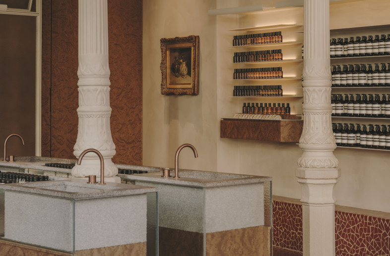 Interior of Aesop Las Salesas, showing the tap system as well as the display. - Salva López