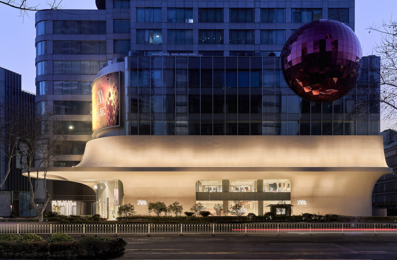 Store exterior at night - ZARA