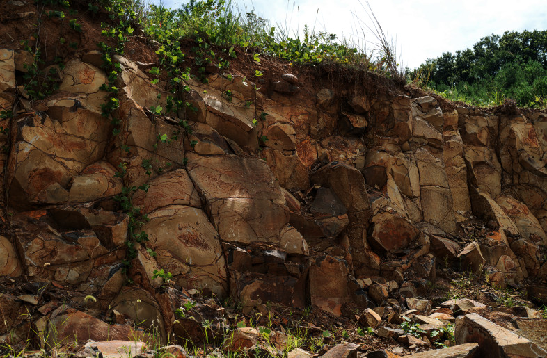 This is a photograph of the Daté Kan Stone bedrock from which this chair is made. It was formed 20 million years ago. The surface of the stone is rusted, as the land has sunk into the sea twice. - Shintaro Kurihara