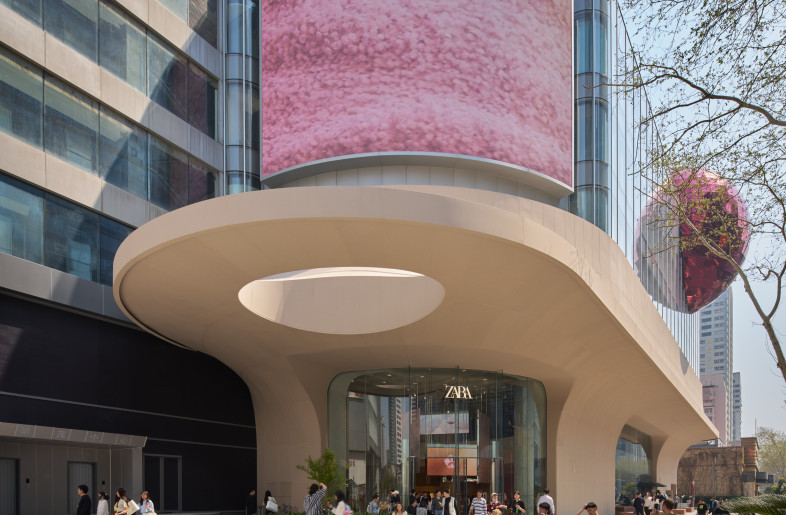 A striking cantilever canopy embraces the public space - Seth Powers