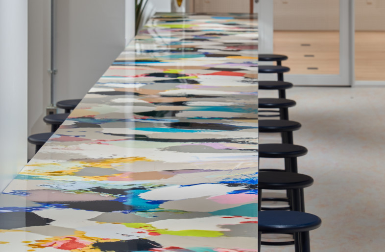 A long counter with a tabletop made from resin waste produced during furniture manufacturing(BOXX) - YAMAMOTO KEITA Photographic Record