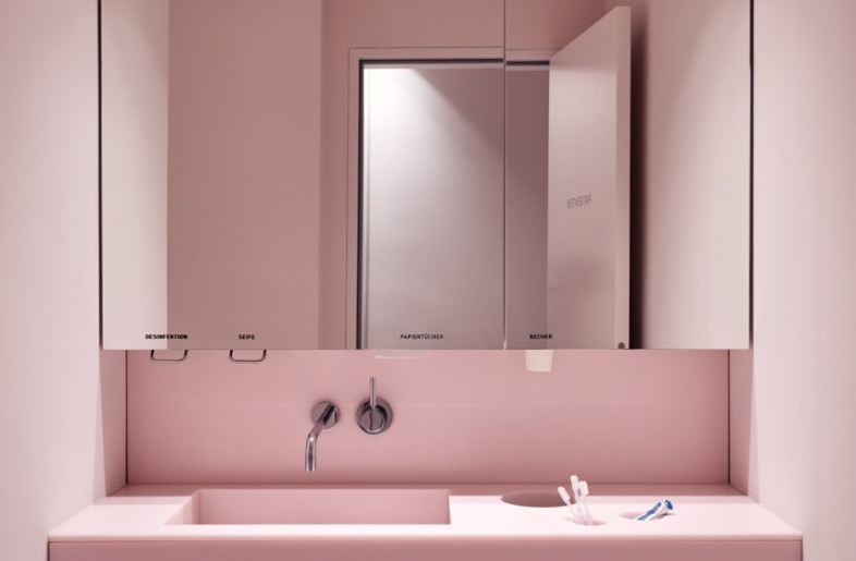 To break with the cohesive and balanced design, we completely immersed the floor, ceiling, walls and fixtures of the sanitary facilities in pink. - Daniel Schäfer