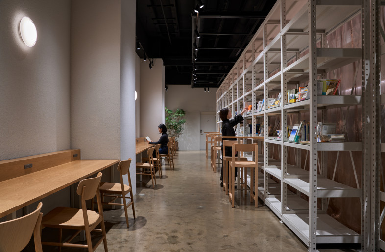 A quiet riverside library space for peaceful moments(HIVERARY) - YAMAMOTO KEITA Photographic Record
