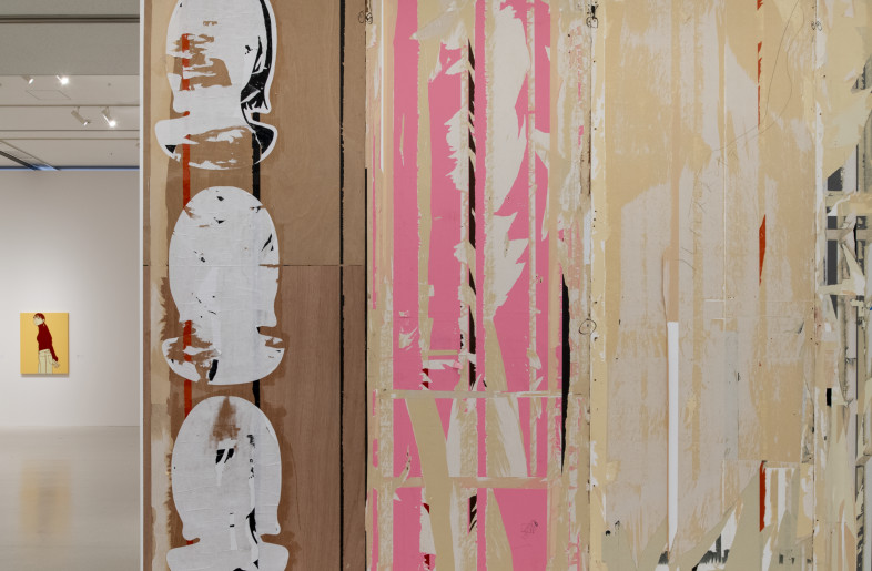 The imperfect wall surface connects KYNE's works with random elements reminiscent of the street. - Hiroshi Mizusaki