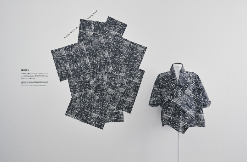 The venue also included an exhibition space for clothing from ISSEY MIYAKE's men's brand, IM MEN. As the installation concept “A Piece of Cloth and One Line” suggests, it shows how a piece of cloth and a line can be used to create a single garment. - Masaki Ogawa