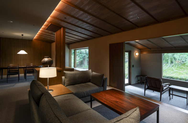 The photo of Nanabankan, Room #7. A special guest room that utilizes approximately 150 square meters of space harmonizes with the landscape. - Hiroshi Mizusaki