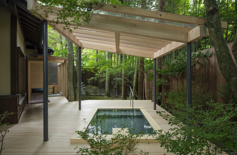 The photo of Nanabankan, Room #7. By utilizing the structure and skylight of the former bathroom, the space has been reconfigured to allow natural light to flow in. - Hiroshi Mizusaki