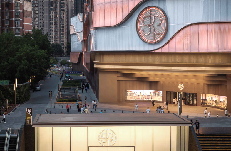 SKP Wuhan Glass-box entrance, paralleling with SKP façade - Wan She Tang, Courtesy of Sybarite