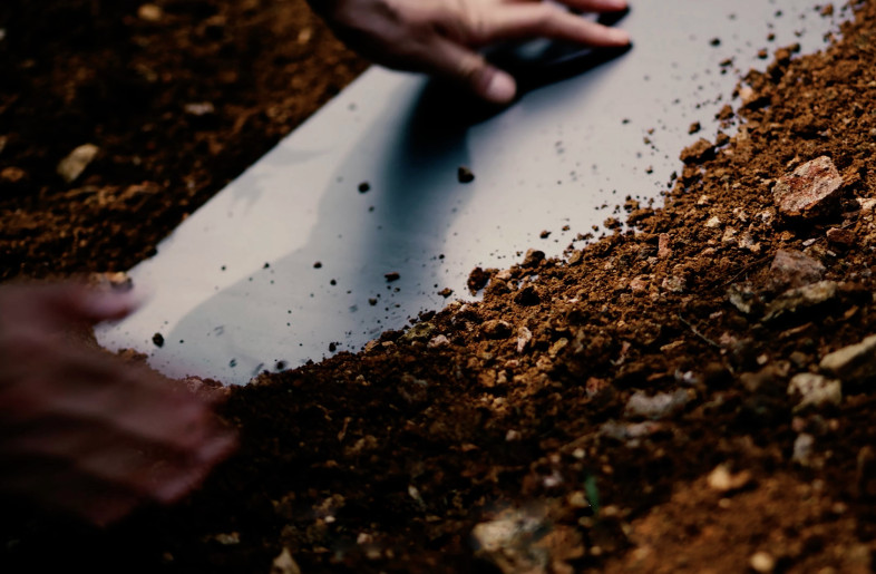 A few months later, when the iron plate is dug up from the soil, the rust of the red clay - that is, the rust of the Daté Kan Stone - has transferred to the iron plate. - Hiroshi Sato