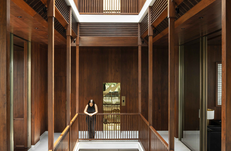 The eight feet wide linear atrium slices through the volume centrally crowned with a skylight, reimagines traditional courtyard - NIVEDITAA GUPTA