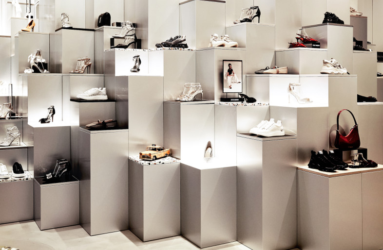 Detail roofscape New York displays - Steve Madden
