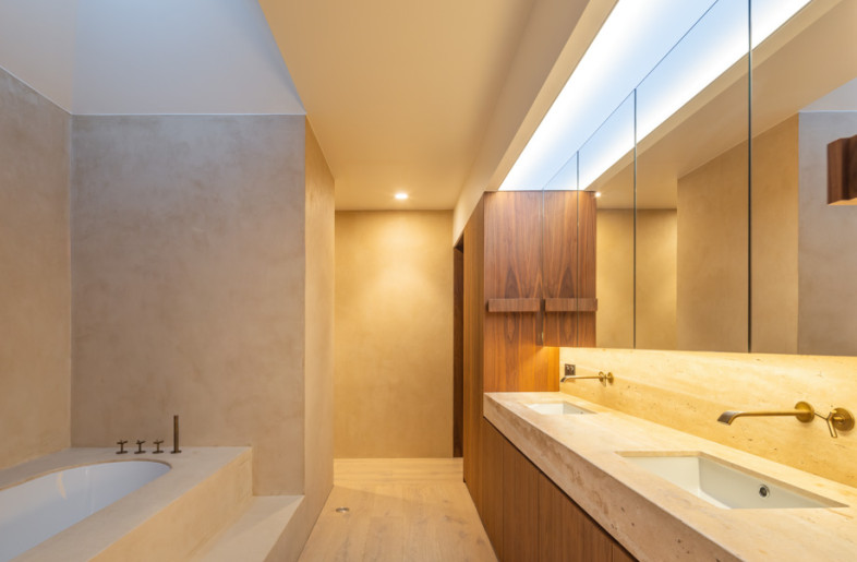 Bathroom - Fernando Guerra