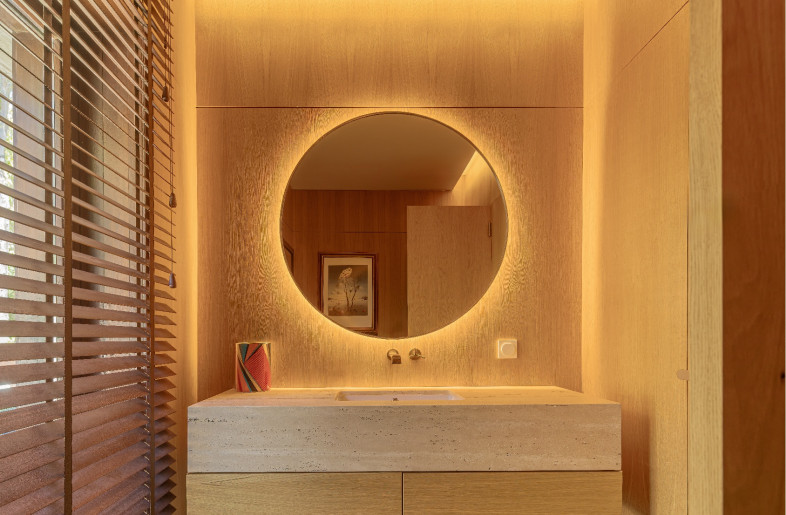 Bathroom - Fernando Guerra