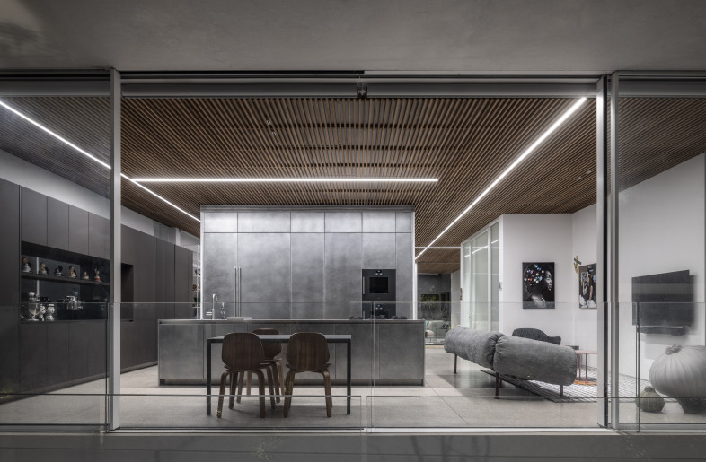 Lighting follows the linear grid, occasionally breaking it to create a subtle graphic play. - Amit Geron