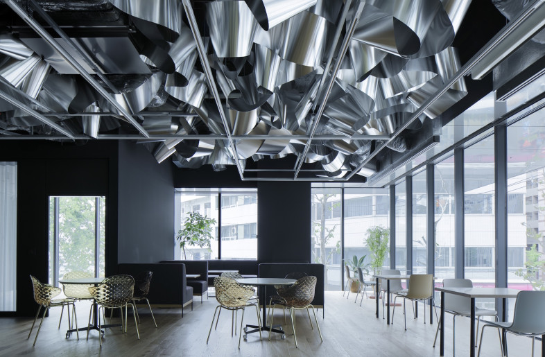 In the bar and kitchen areas, the aluminium waves become calmer, promoting a more relaxed and concentrated atmosphere. - Daisuke Shima