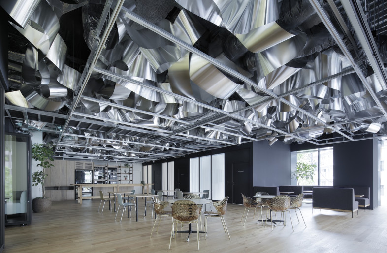The bent-aluminium motif has become characteristic of Moriyuki Ochiai Architects, showing up in their previous projects. - Daisuke Shima