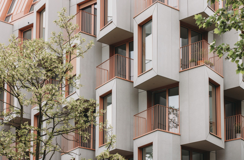 Sculptural Facade - Eva Bloem
