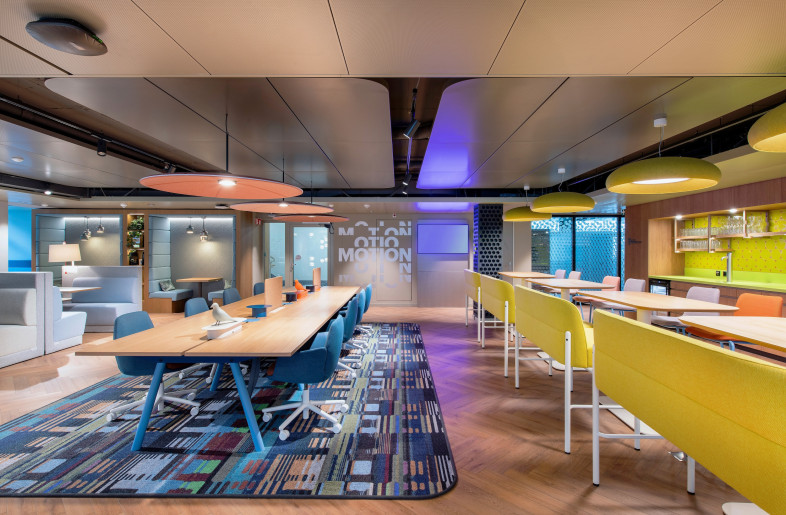 Accenture Campus, Sihlstrasse office, Coffee point/Workspace - Peter Wuermli © Evolution Design