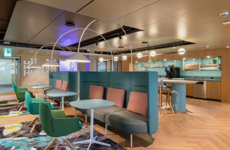 Accenture Campus, Sihlstrasse office, Coffee point/Workspace - Peter Wuermli © Evolution Design