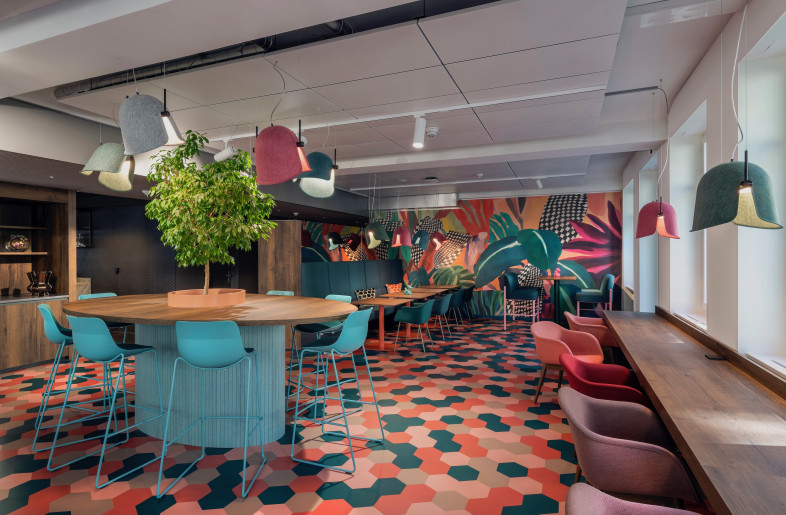 Accenture Campus, Pelikanstrasse office, Deli - Peter Wuermli © Evolution Design