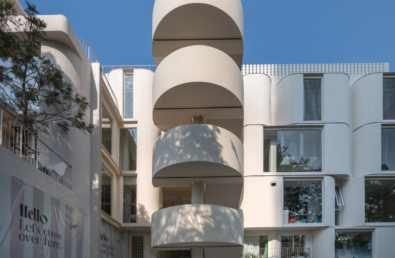 The rear area is designed for rotating events, with projecting stairs creating a connection between upper levels and the activity below. - Rungkit Charoenwat
