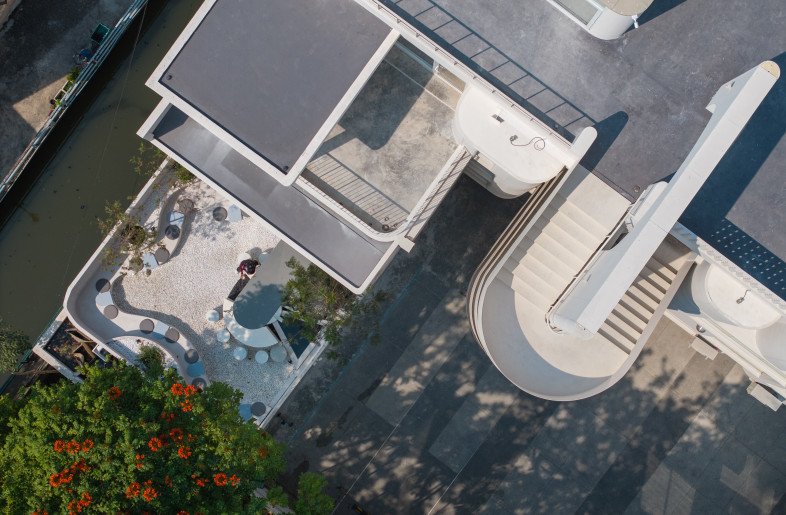 The project sits alongside a canal that flows toward the Chao Phraya River at the rear. - Rungkit Charoenwat