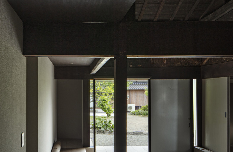 Natural light reflected off the tiled earthen floor - Kenta Hasegawa