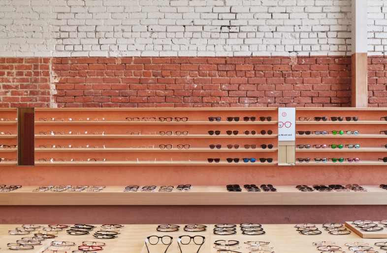 Red brick accents on the sides of the main island fixture link to the existing red brick wall, symbolizing Maebashi—the city where the brand was founded—associated with its historic brick warehouses. - Daici Ano